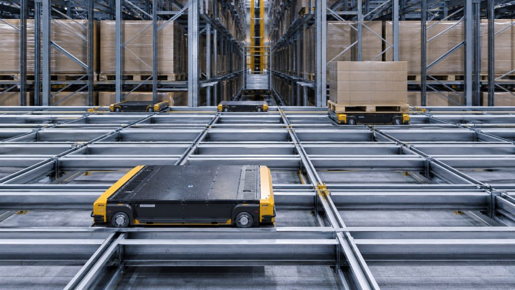 Four-way shuttle system operating inside a high-density automated warehouse